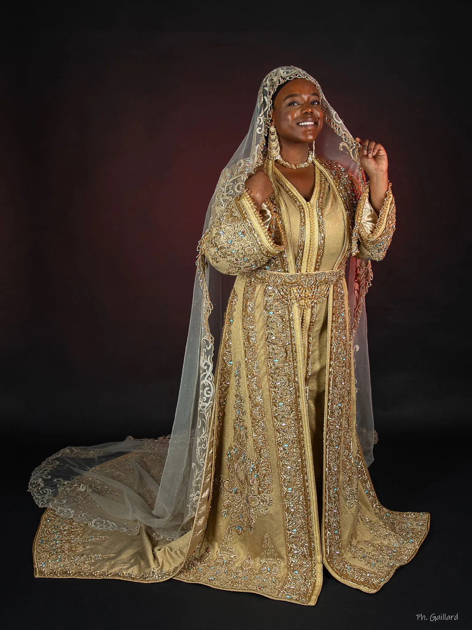 Caftan oriental moderne pour soirée et événement - Maison Si Lyon